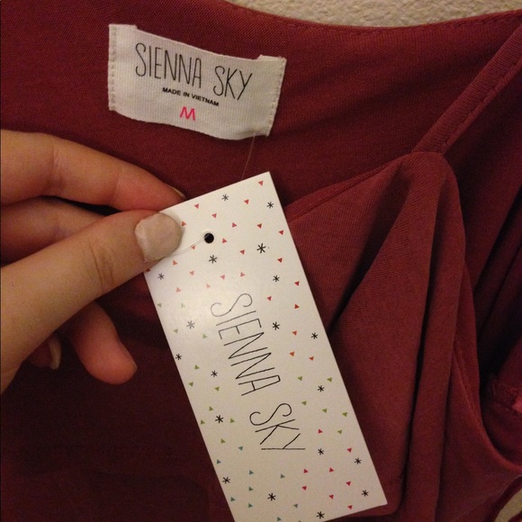 👀JUST IN 👀BMWT ⭐️SHOULDER SHIRT 👚 - Picture 3 of 7